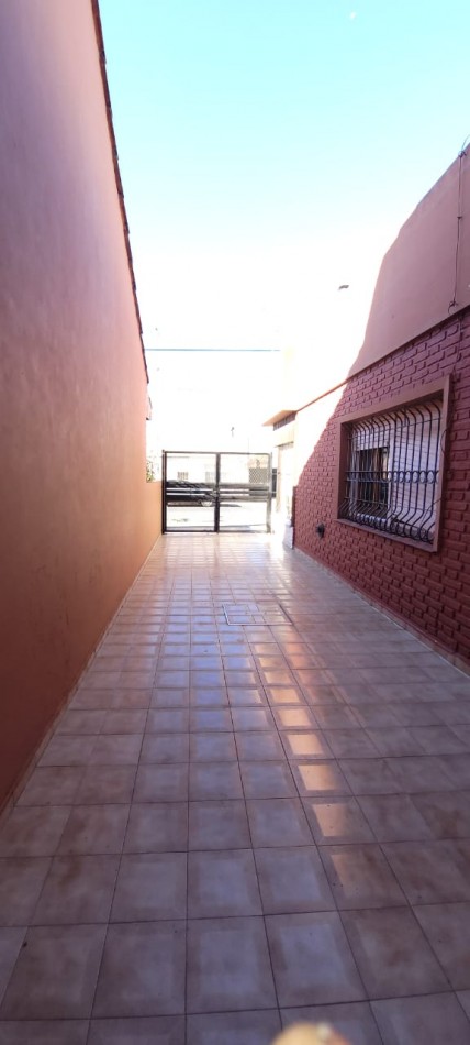 VENTA CASA 3 DORMITORIOS Y QUINCHO