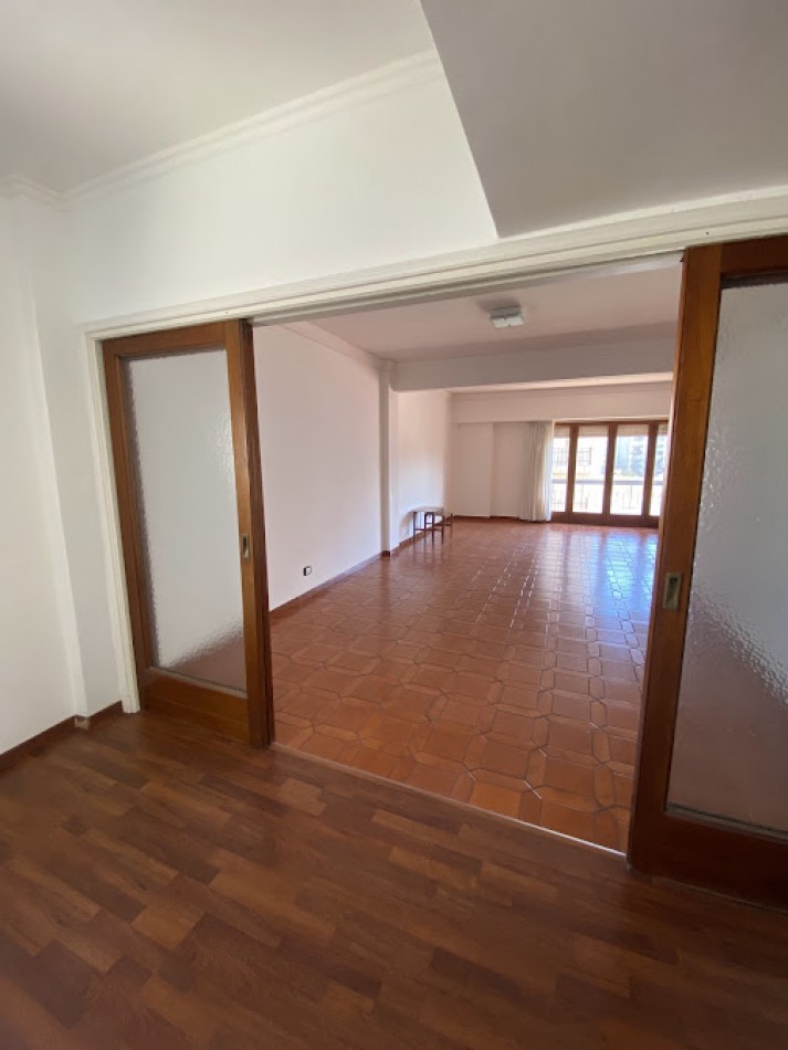 Departamento 4 ambientes con dependencia en mar del plata