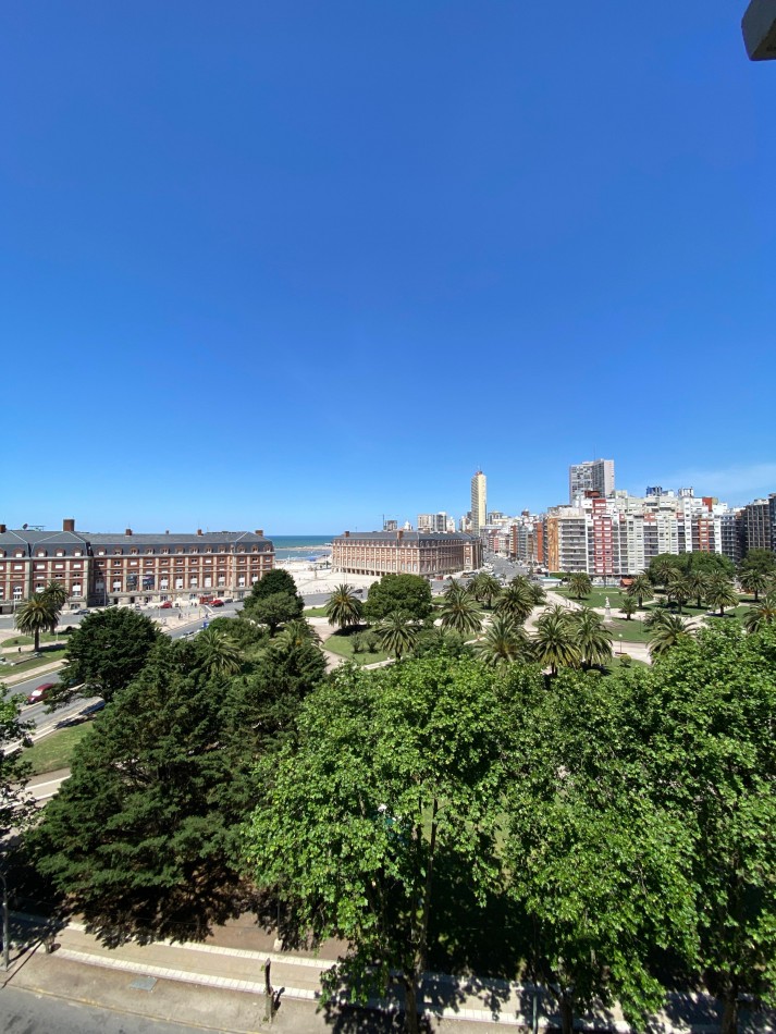 3 Ambientes con Balcon y Vista al Mar en Plaza Colon