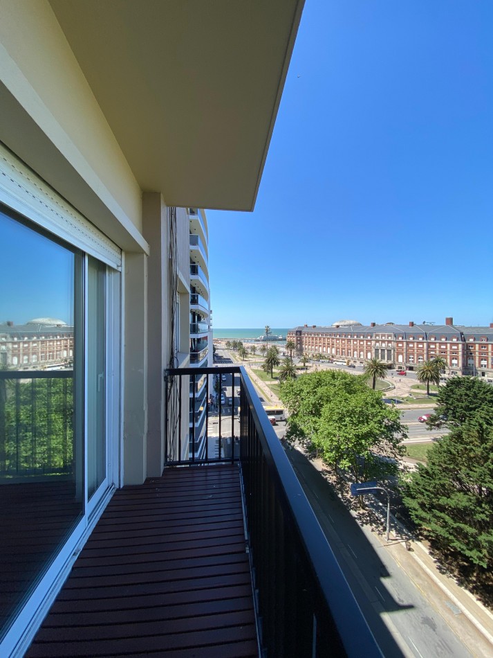 3 Ambientes con Balcon y Vista al Mar en Plaza Colon