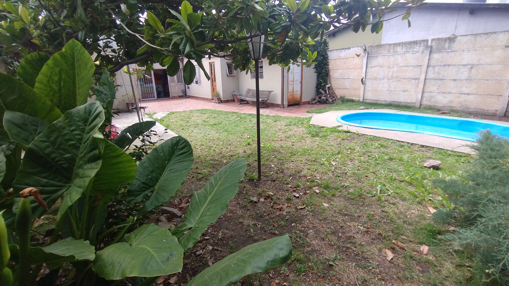 VENTA CASA 5 DORMITORIOS PATIO VERDE CON PILETA