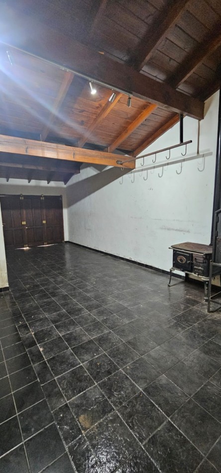 VENTA CASA ZONA TURISTCA 4 DORMITORIOS + OFICINA