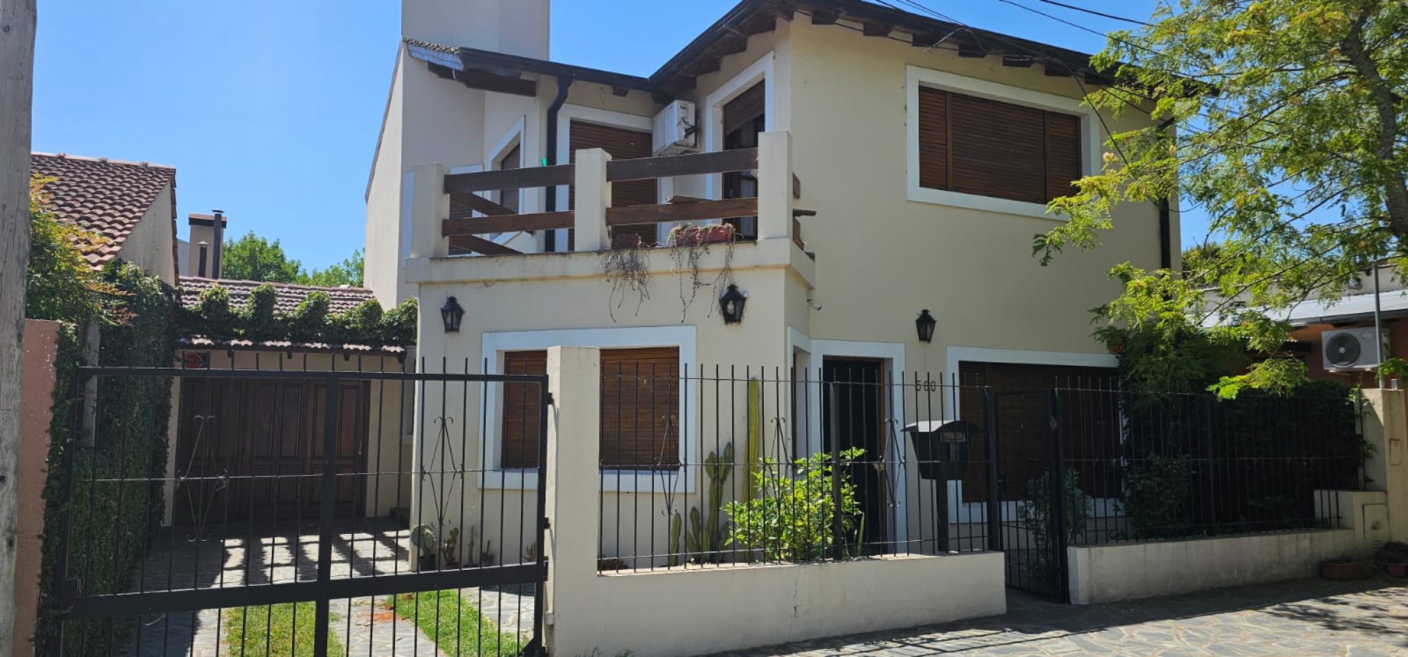 VENTA CASA ZONA TURISTCA 4 DORMITORIOS + OFICINA