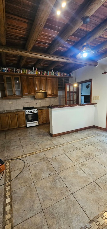 VENTA CASA ZONA TURISTCA 4 DORMITORIOS + OFICINA