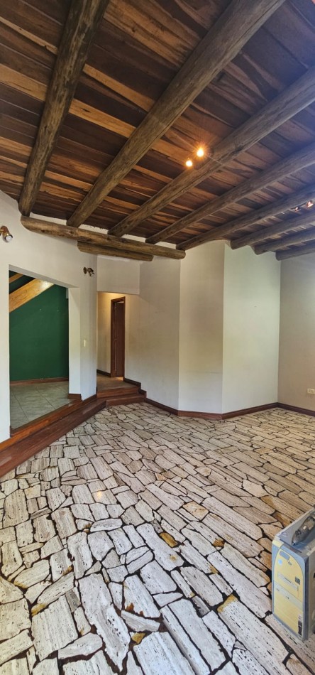 VENTA CASA ZONA TURISTCA 4 DORMITORIOS + OFICINA