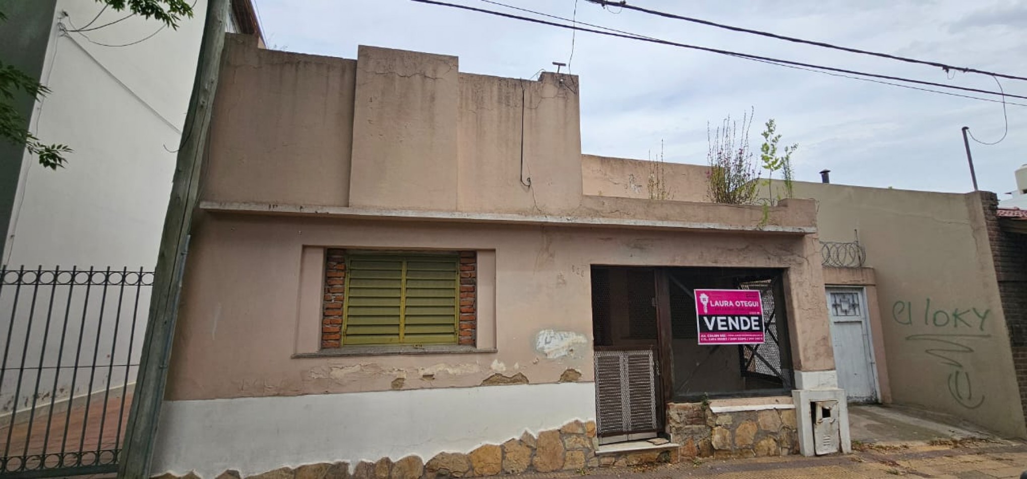 VENTA LOTE DE 469 MTS CON CASA A DEMOLER, CEMISENTRICO