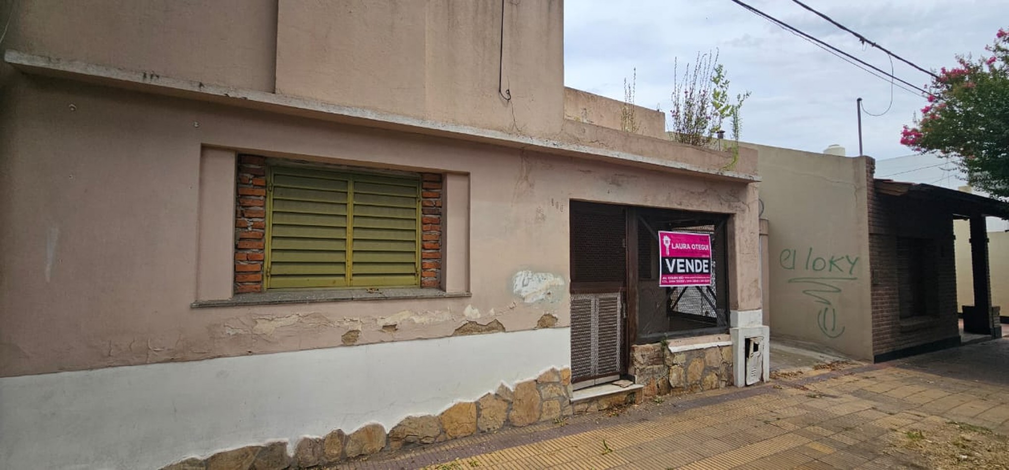 VENTA LOTE DE 469 MTS CON CASA A DEMOLER, CEMISENTRICO