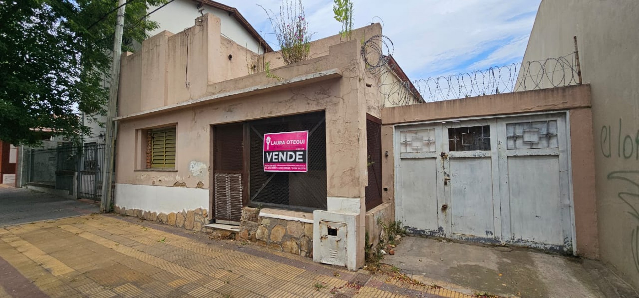 VENTA LOTE DE 469 MTS CON CASA A DEMOLER, CEMISENTRICO