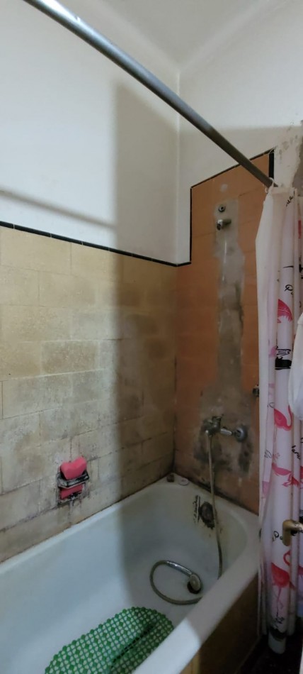 VENTA O PERMUTA CASA A RECICLAR O DEMOLER SEMICENTRICA 