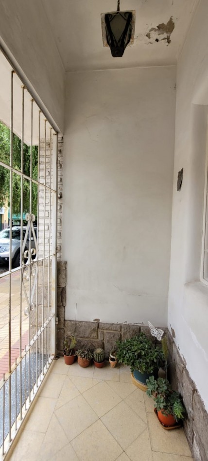 VENTA O PERMUTA CASA A RECICLAR O DEMOLER SEMICENTRICA 