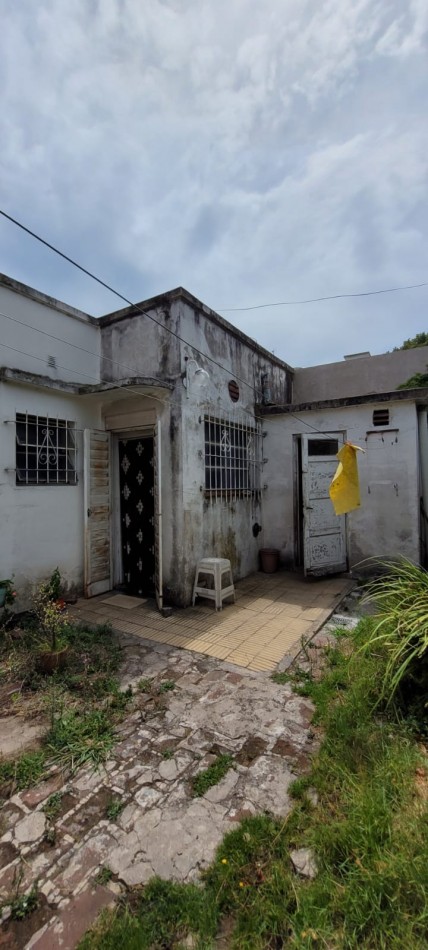 VENTA O PERMUTA CASA A RECICLAR O DEMOLER SEMICENTRICA 