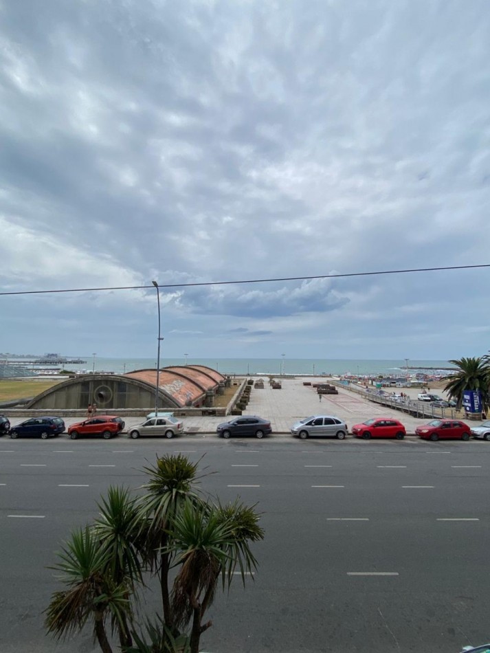 3 ambientes a la calle con balcon frances y vista al mar  a estrenar !