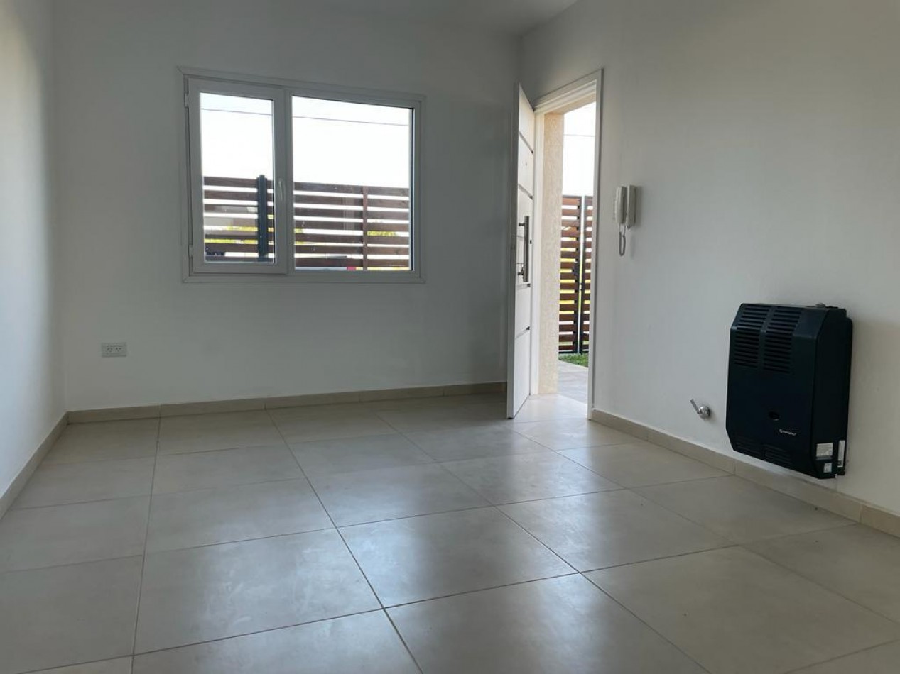 VENTA HERMOSA CASA EN PH 2 DORMITORIOS