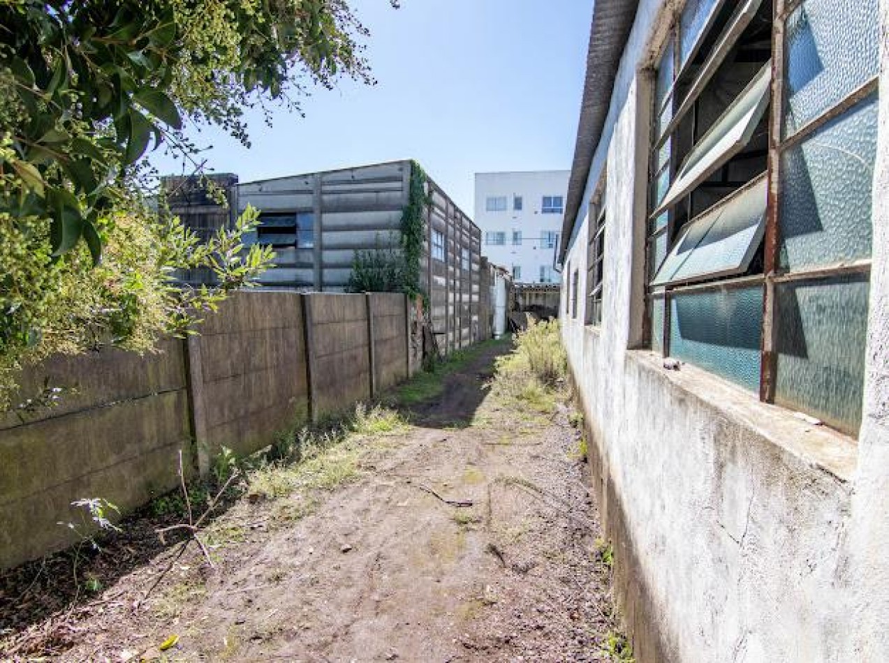 Lote con Construcciones y Renta en Zona Semi Centrica - Ideal Desarrollo