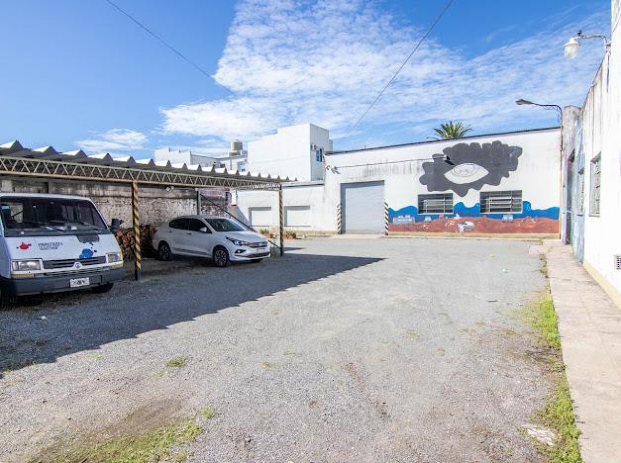 Lote con Construcciones y Renta en Zona Semi Centrica - Ideal Desarrollo