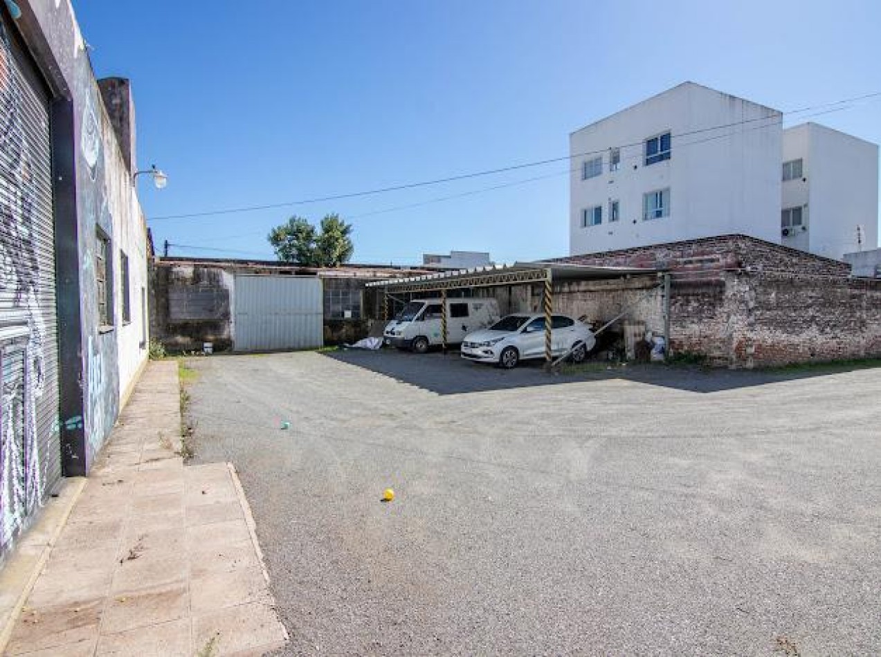 Lote con Construcciones y Renta en Zona Semi Centrica - Ideal Desarrollo
