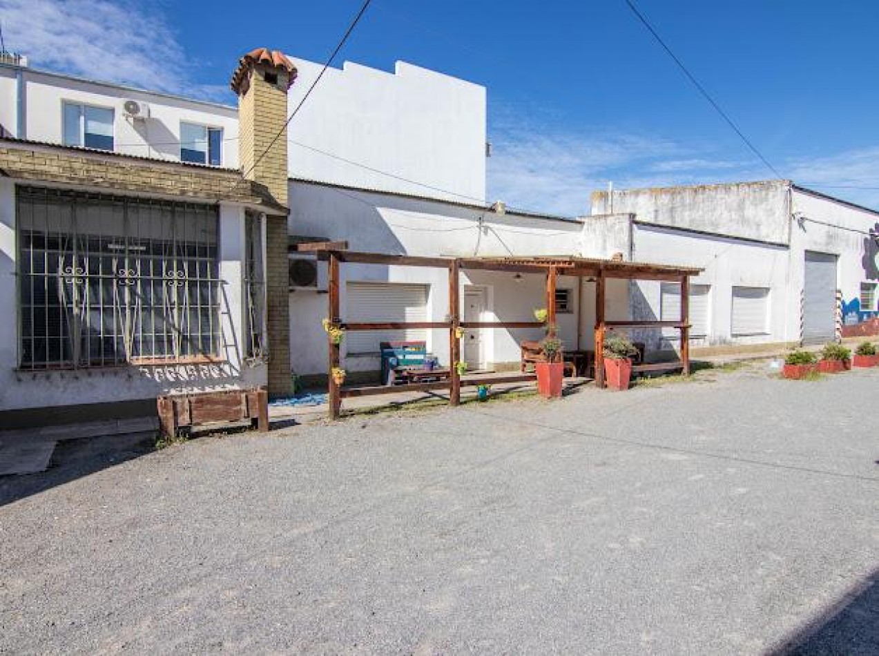 Lote con Construcciones y Renta en Zona Semi Centrica - Ideal Desarrollo