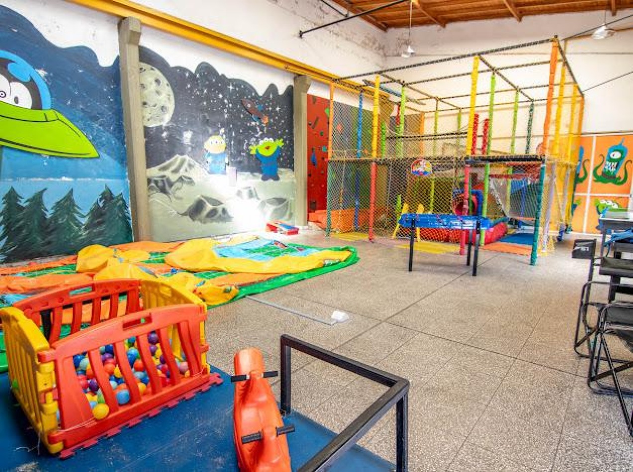 Lote con Construcciones y Renta en Zona Semi Centrica - Ideal Desarrollo