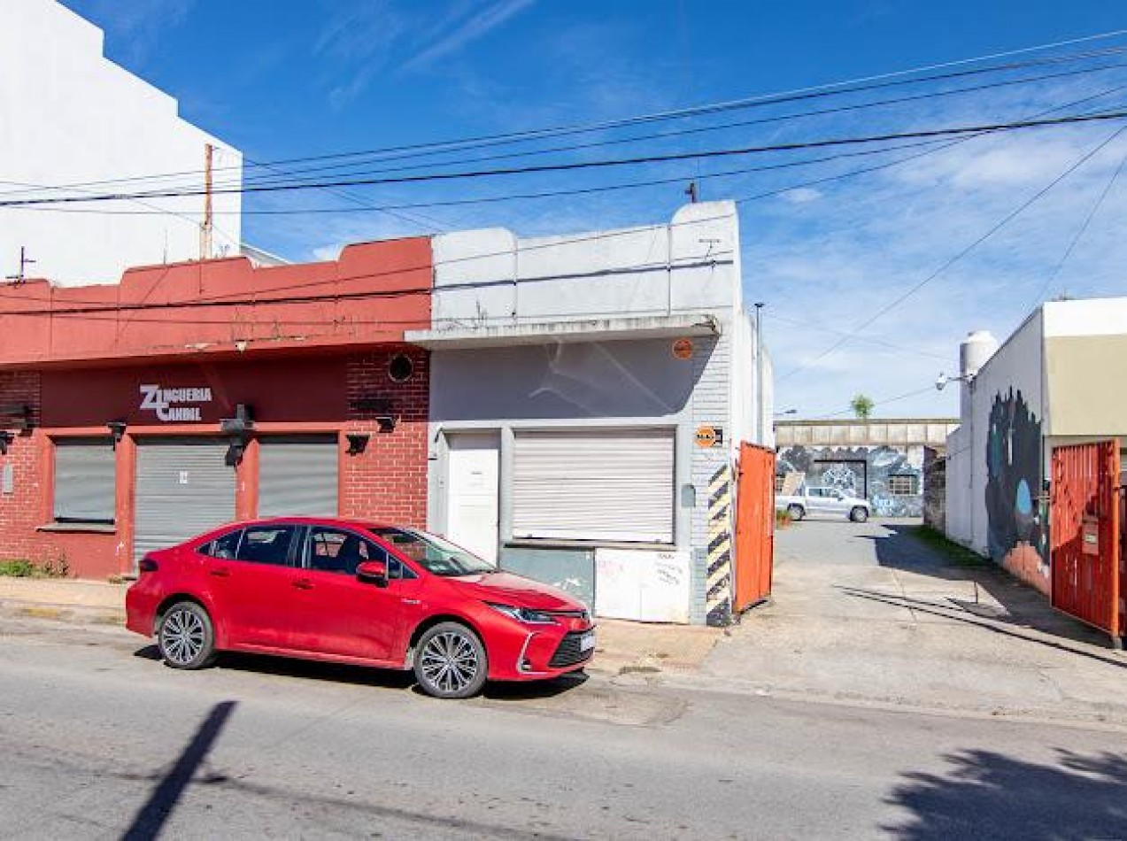 Lote con Construcciones y Renta en Zona Semi Centrica - Ideal Desarrollo