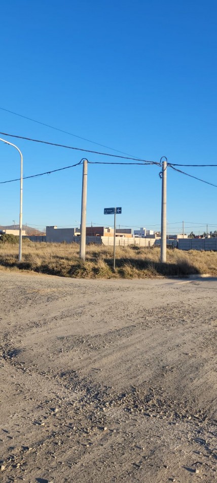 VENTA AMPLIO LOTE DE 480 MTS, EN ESQUINA  BARRIO HIPODROMO 