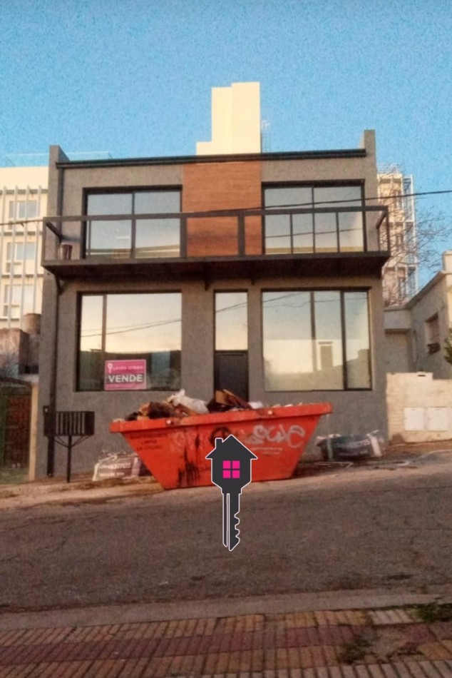 VENTA CASA EN PH 3 DORMITORIOS, BARRIO CERRITO 