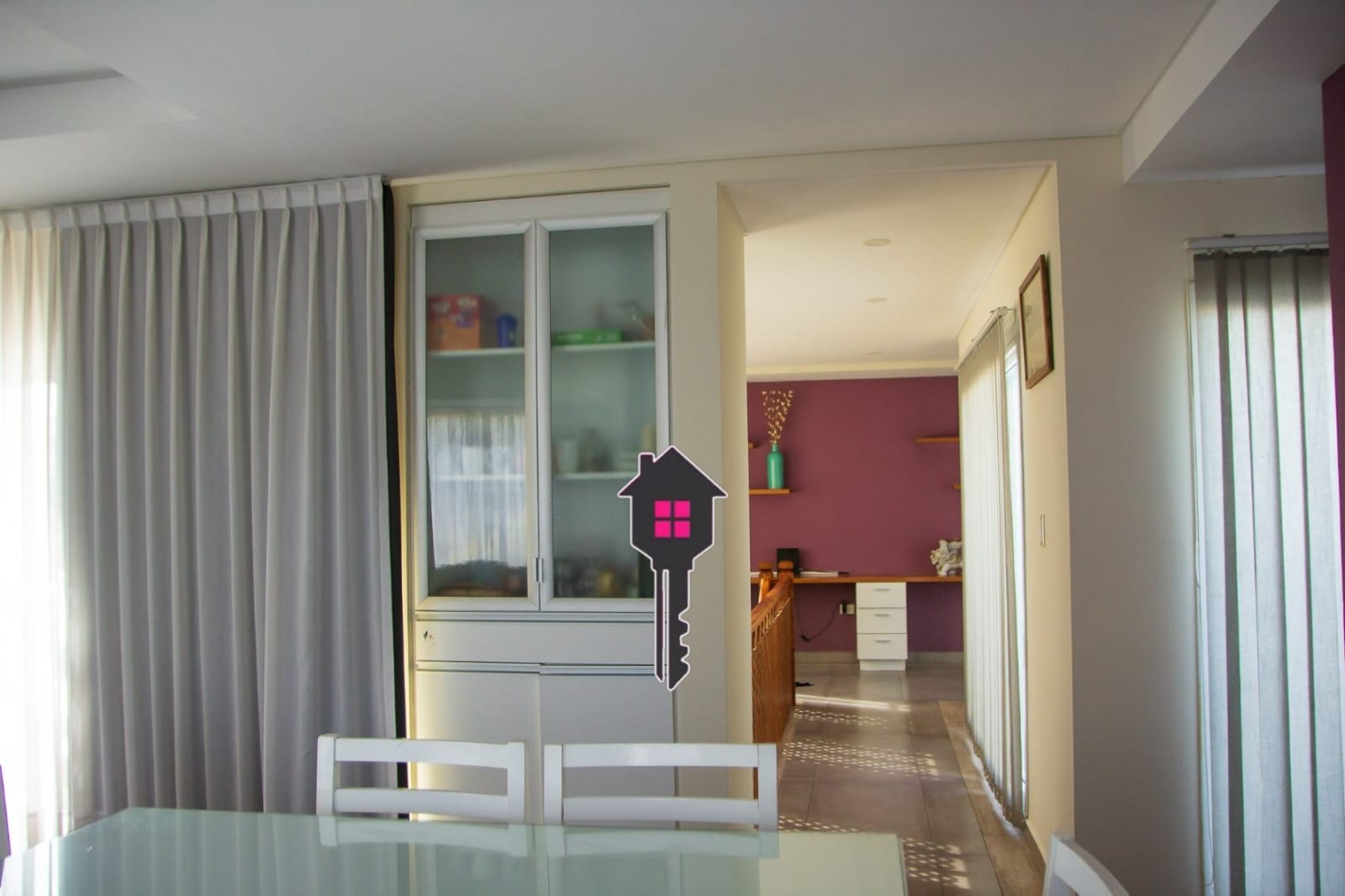 VENTA IMPECABLE CASA EN  - 2 PLANTAS - 3 DORMITORIOS 