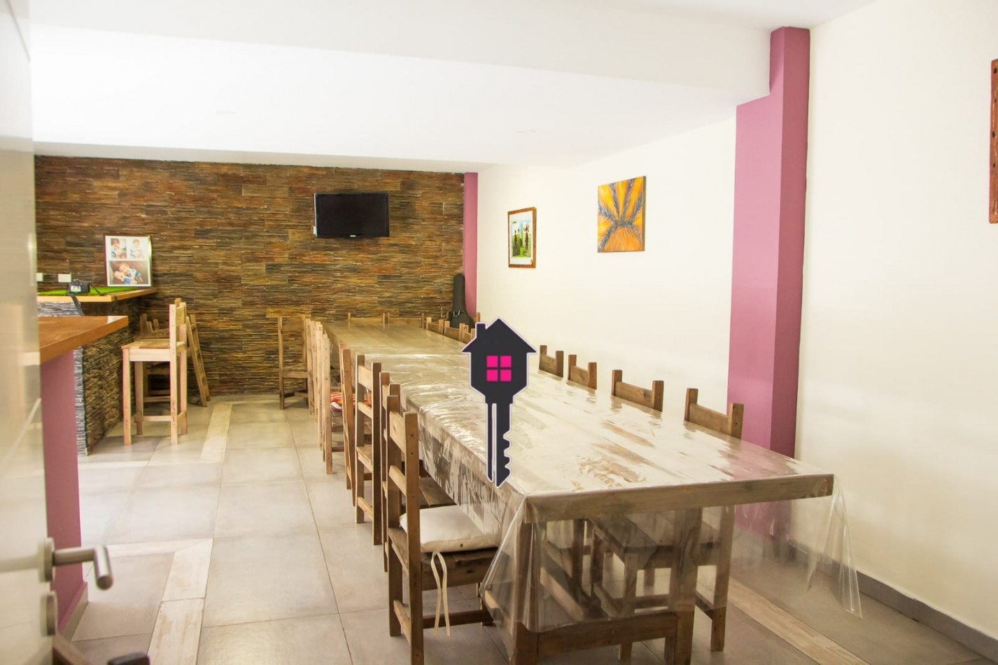 VENTA IMPECABLE CASA EN  - 2 PLANTAS - 3 DORMITORIOS 