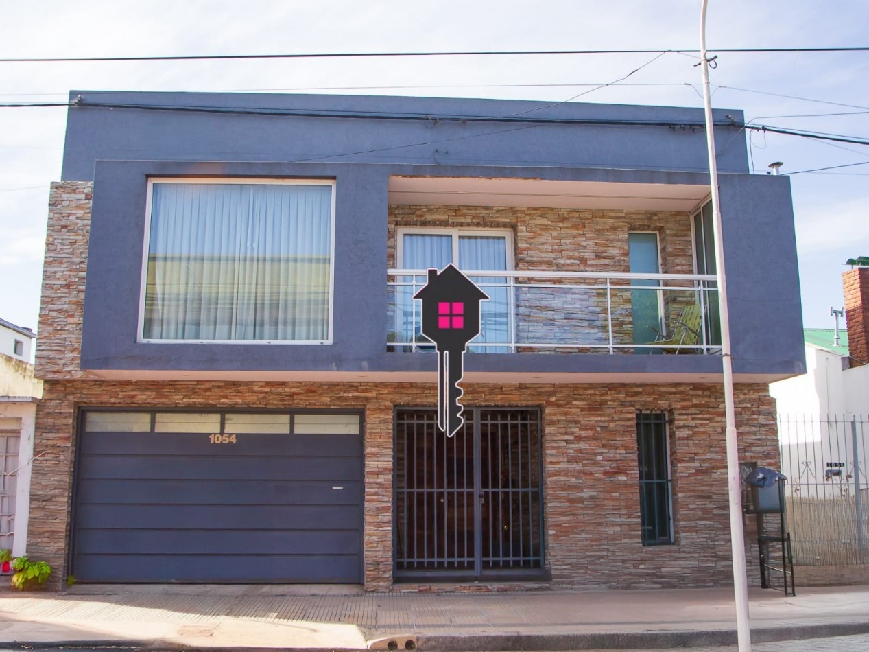 VENTA IMPECABLE CASA EN  - 2 PLANTAS - 3 DORMITORIOS 