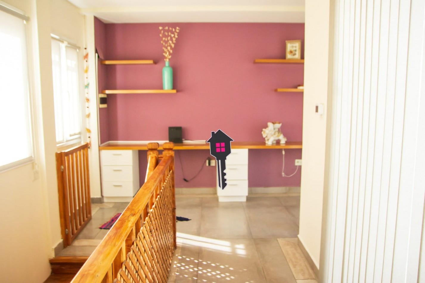 VENTA IMPECABLE CASA EN  - 2 PLANTAS - 3 DORMITORIOS 