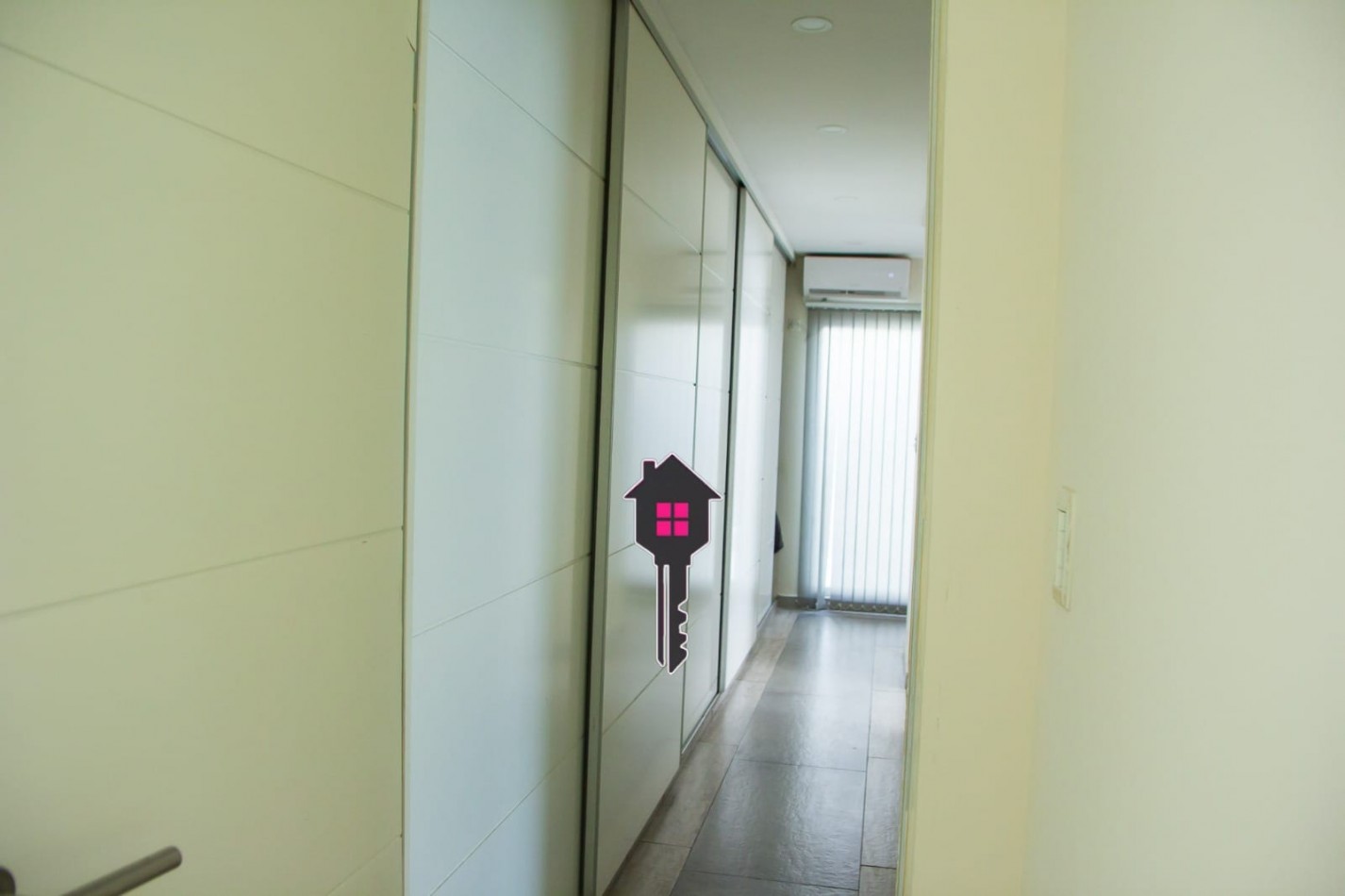 VENTA IMPECABLE CASA EN  - 2 PLANTAS - 3 DORMITORIOS 