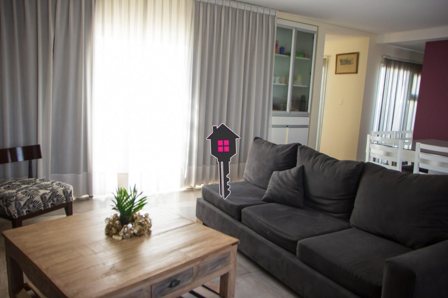 VENTA IMPECABLE CASA EN  - 2 PLANTAS - 3 DORMITORIOS 