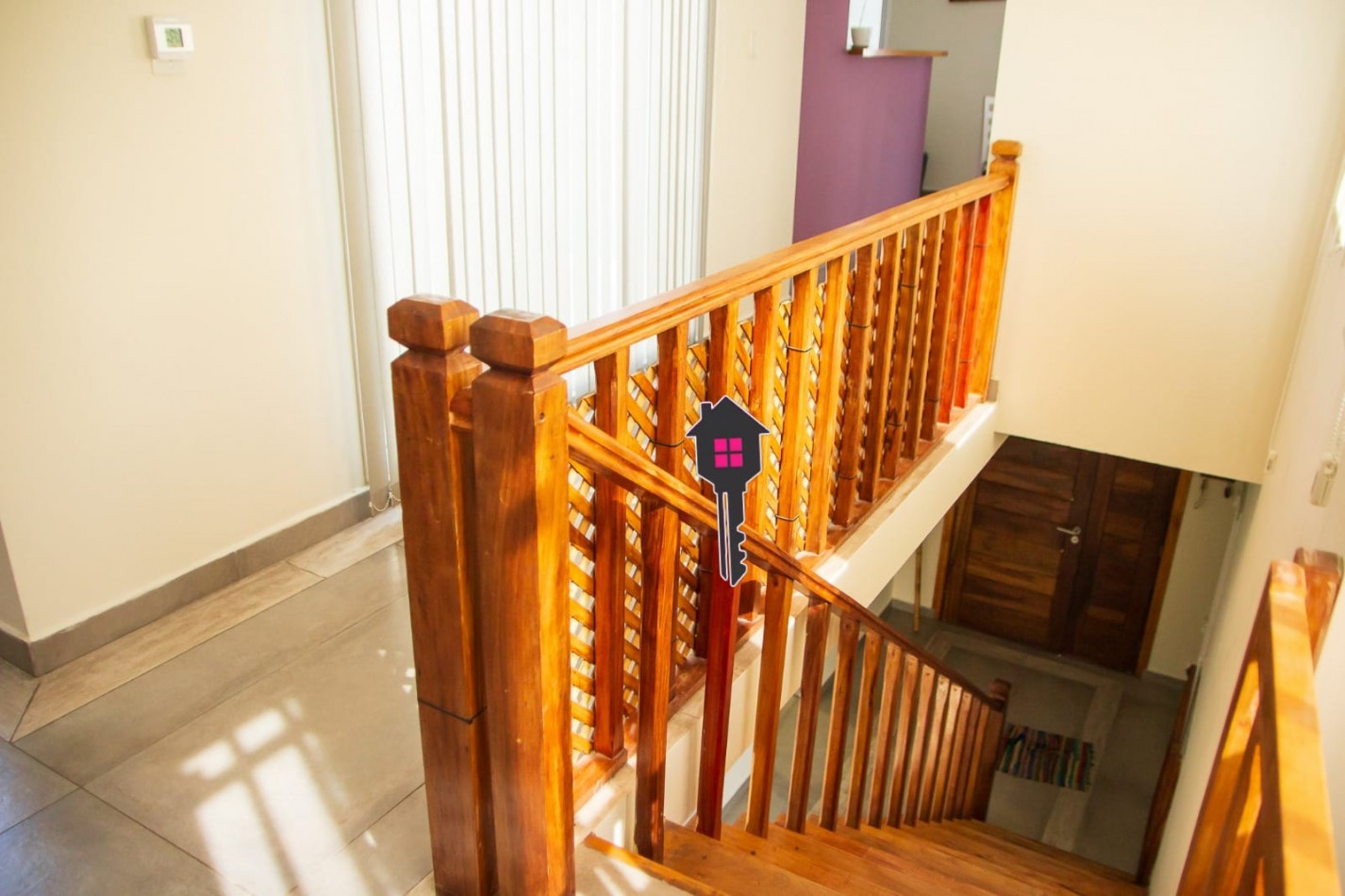 VENTA IMPECABLE CASA EN  - 2 PLANTAS - 3 DORMITORIOS 