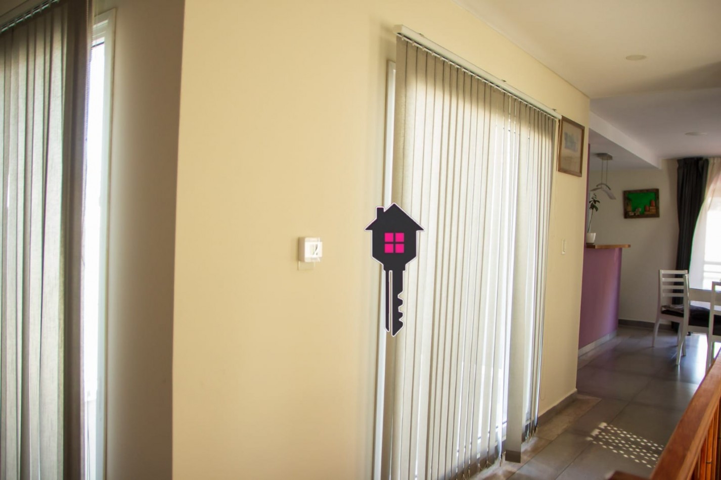 VENTA IMPECABLE CASA EN  - 2 PLANTAS - 3 DORMITORIOS 