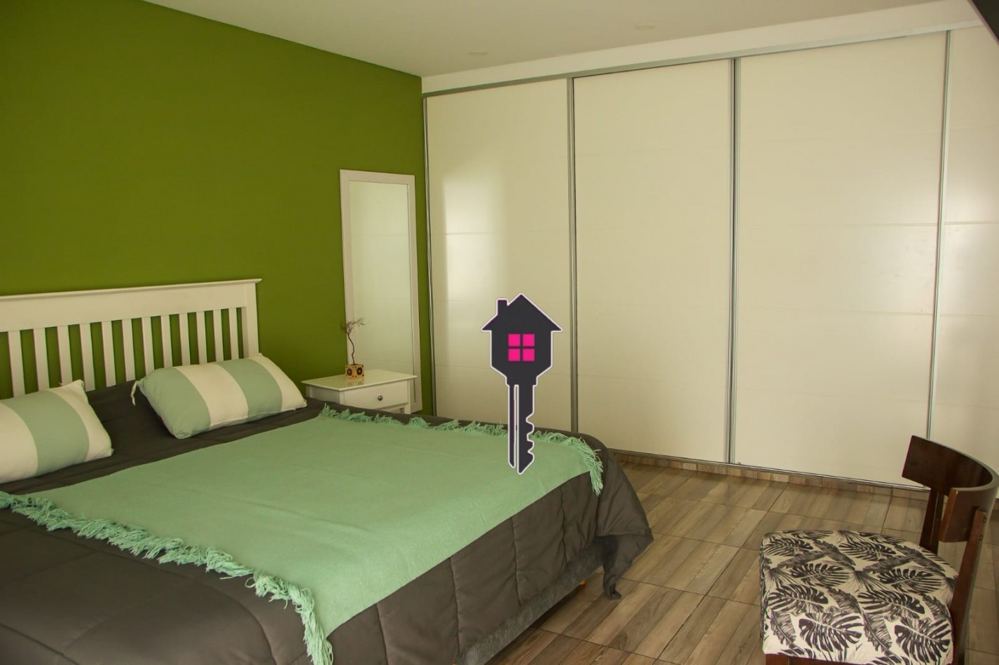 VENTA IMPECABLE CASA EN  - 2 PLANTAS - 3 DORMITORIOS 