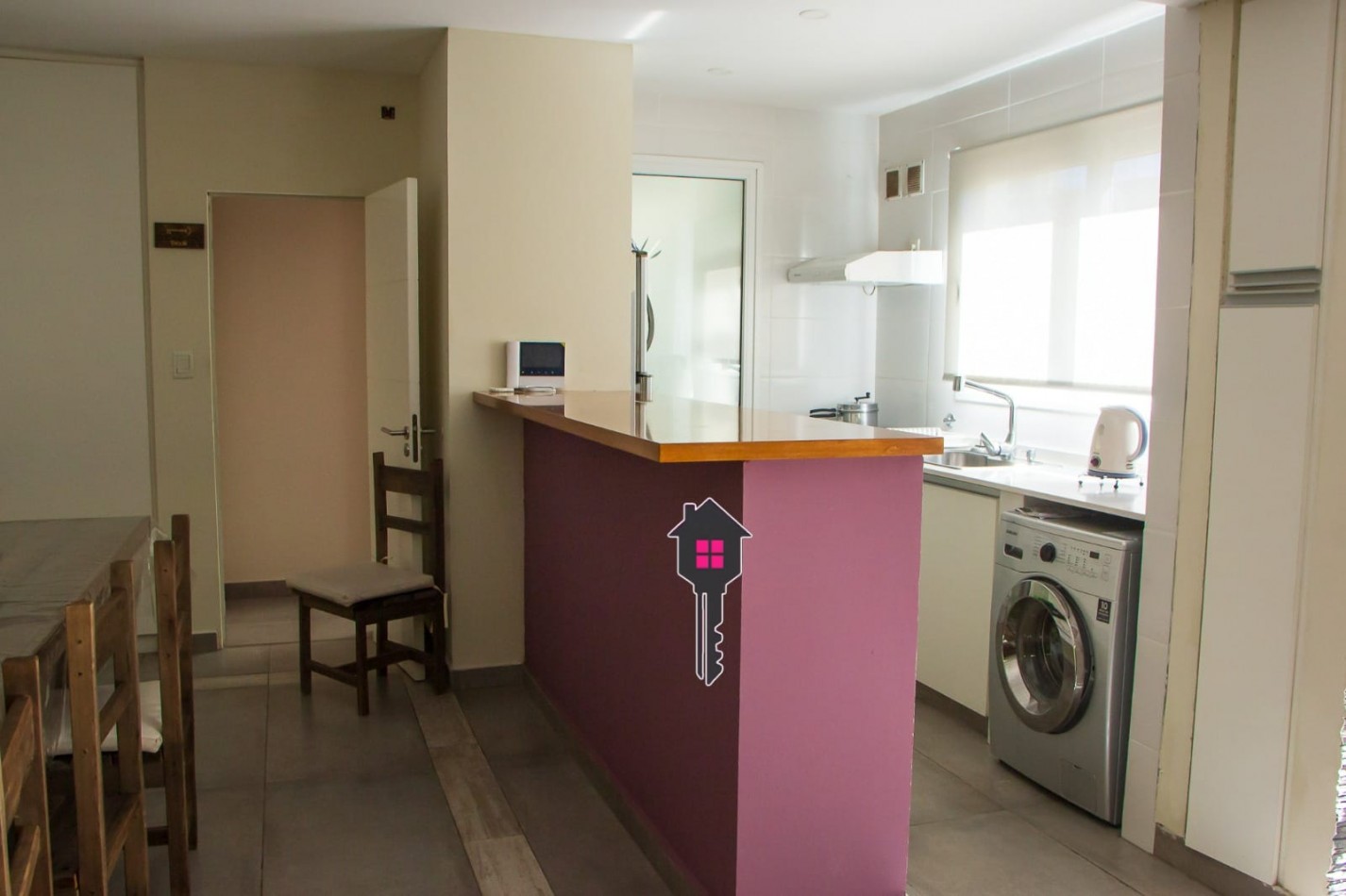 VENTA IMPECABLE CASA EN  - 2 PLANTAS - 3 DORMITORIOS 