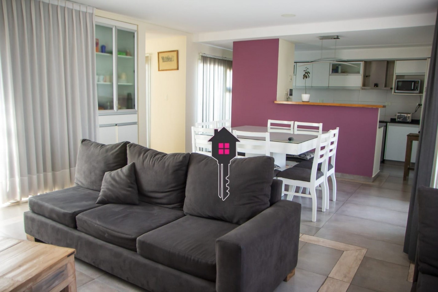 VENTA IMPECABLE CASA EN  - 2 PLANTAS - 3 DORMITORIOS 