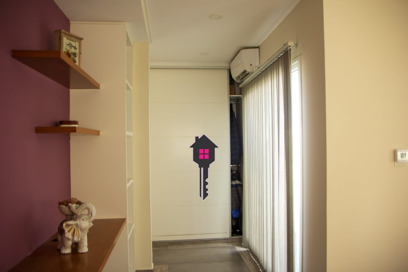 VENTA IMPECABLE CASA EN  - 2 PLANTAS - 3 DORMITORIOS 