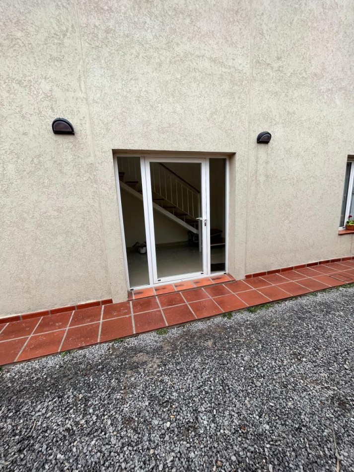 Depto 2 amb con cochera en zona residencial, a metros del Calvario