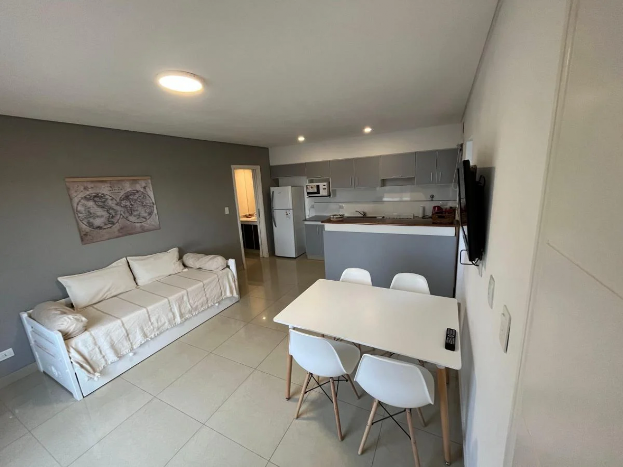 Depto 2 amb con cochera en zona residencial, a metros del Calvario