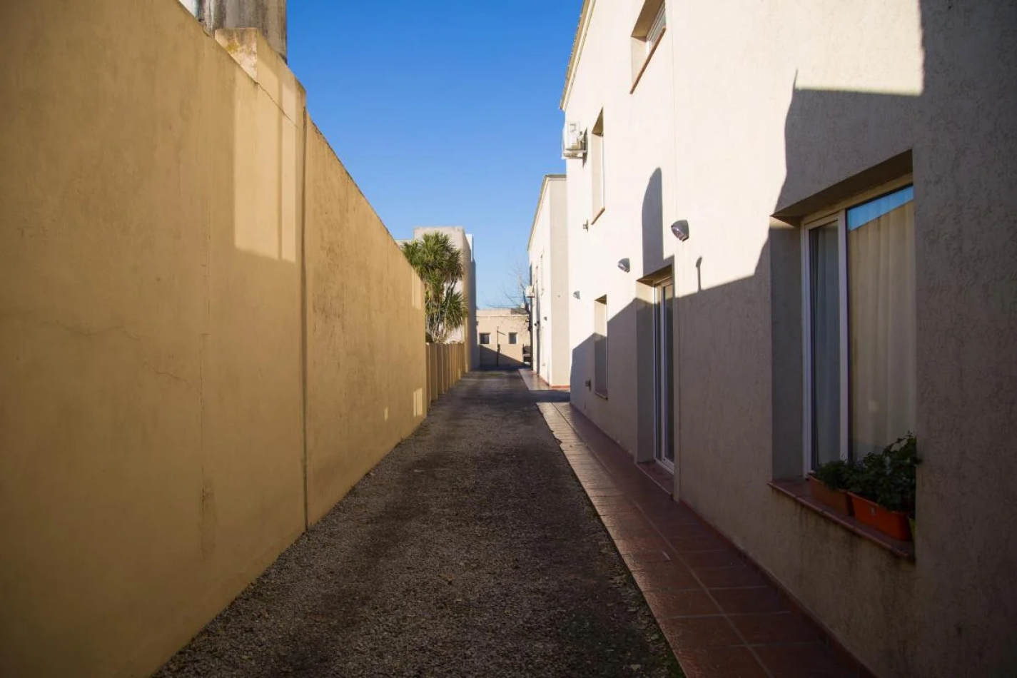 Depto 2 amb con cochera en zona residencial, a metros del Calvario