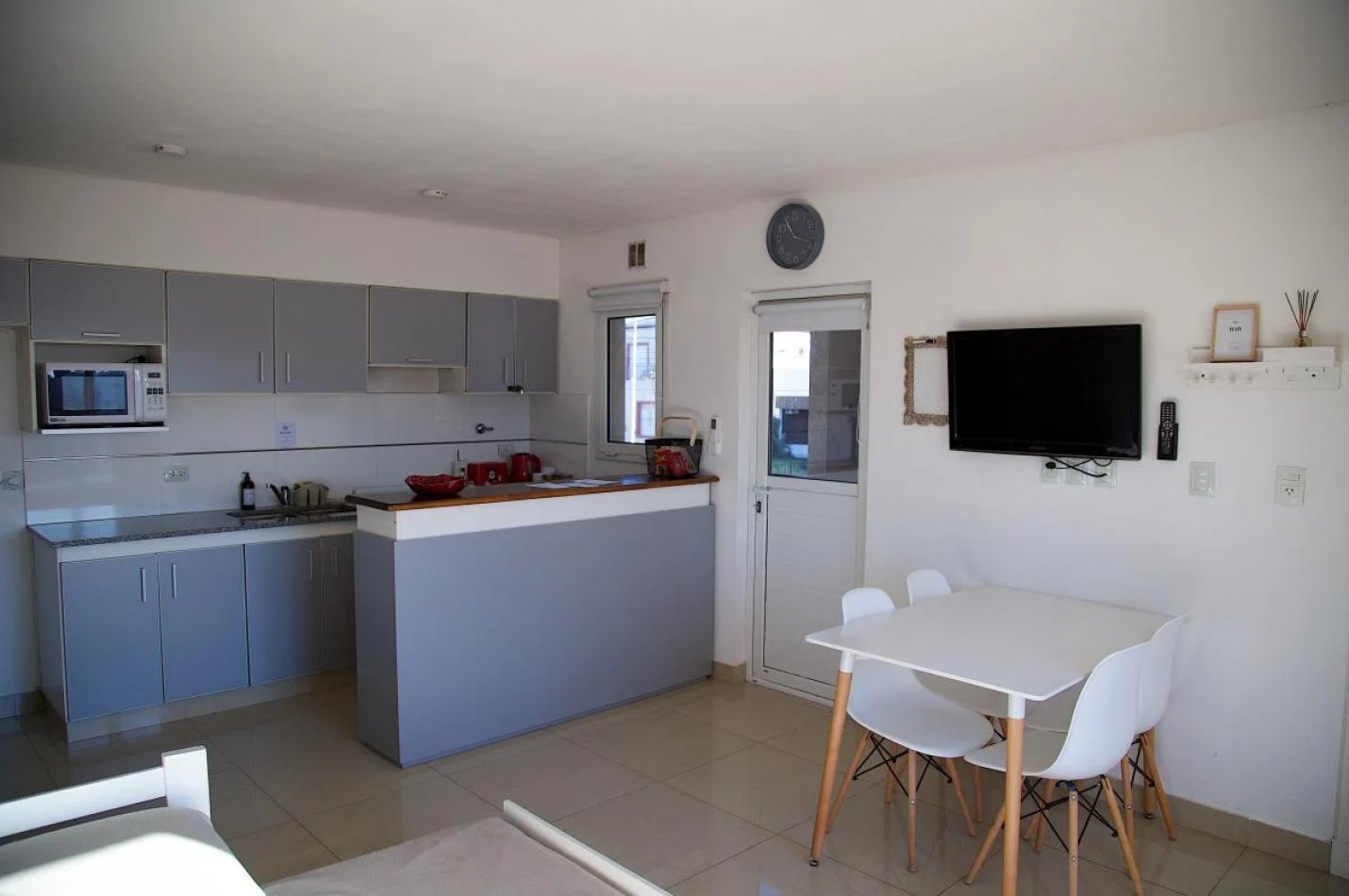 Depto 2 amb con cochera en zona residencial, a metros del Calvario