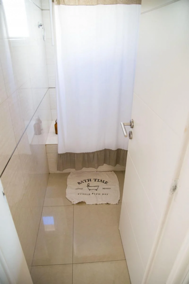 Depto 2 amb con cochera en zona residencial, a metros del Calvario