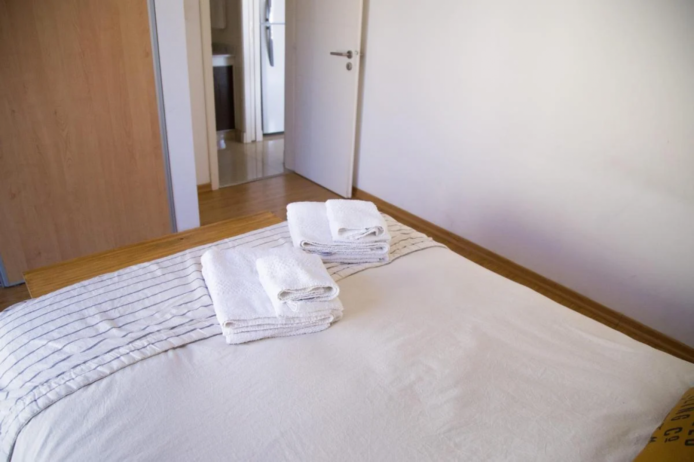 Depto 2 amb con cochera en zona residencial, a metros del Calvario