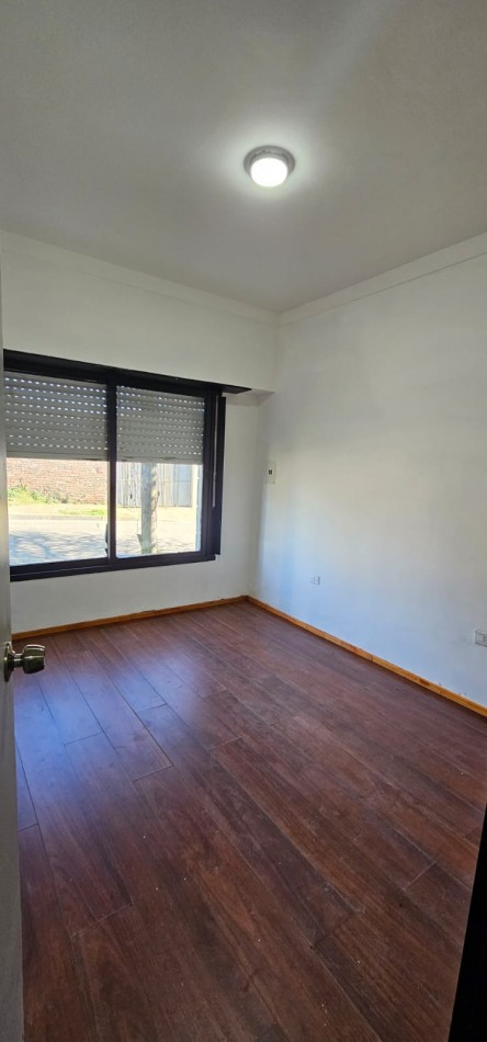 VENTA CASA EN ESQUINA 2 DORMITORIOS