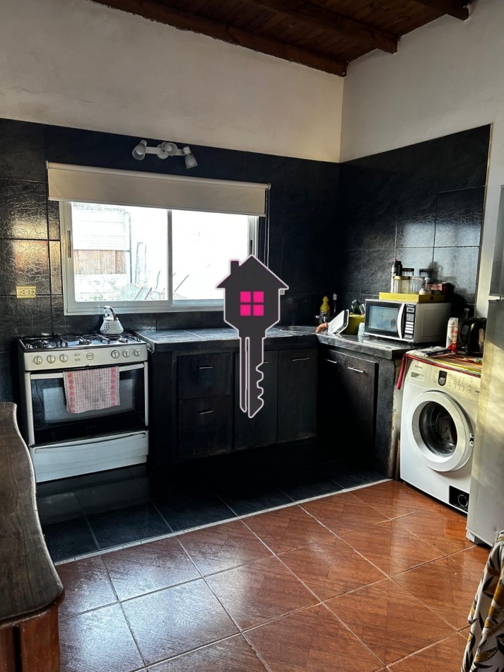 VENTA CASA 3 DORMITORIOS, SOBRE LOTE DE 650 MTS