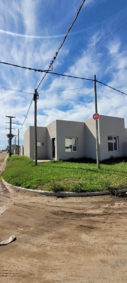 VENTA CASA A ESTRENAR, 2 DORMITORIOS ZONA HIPODROMO