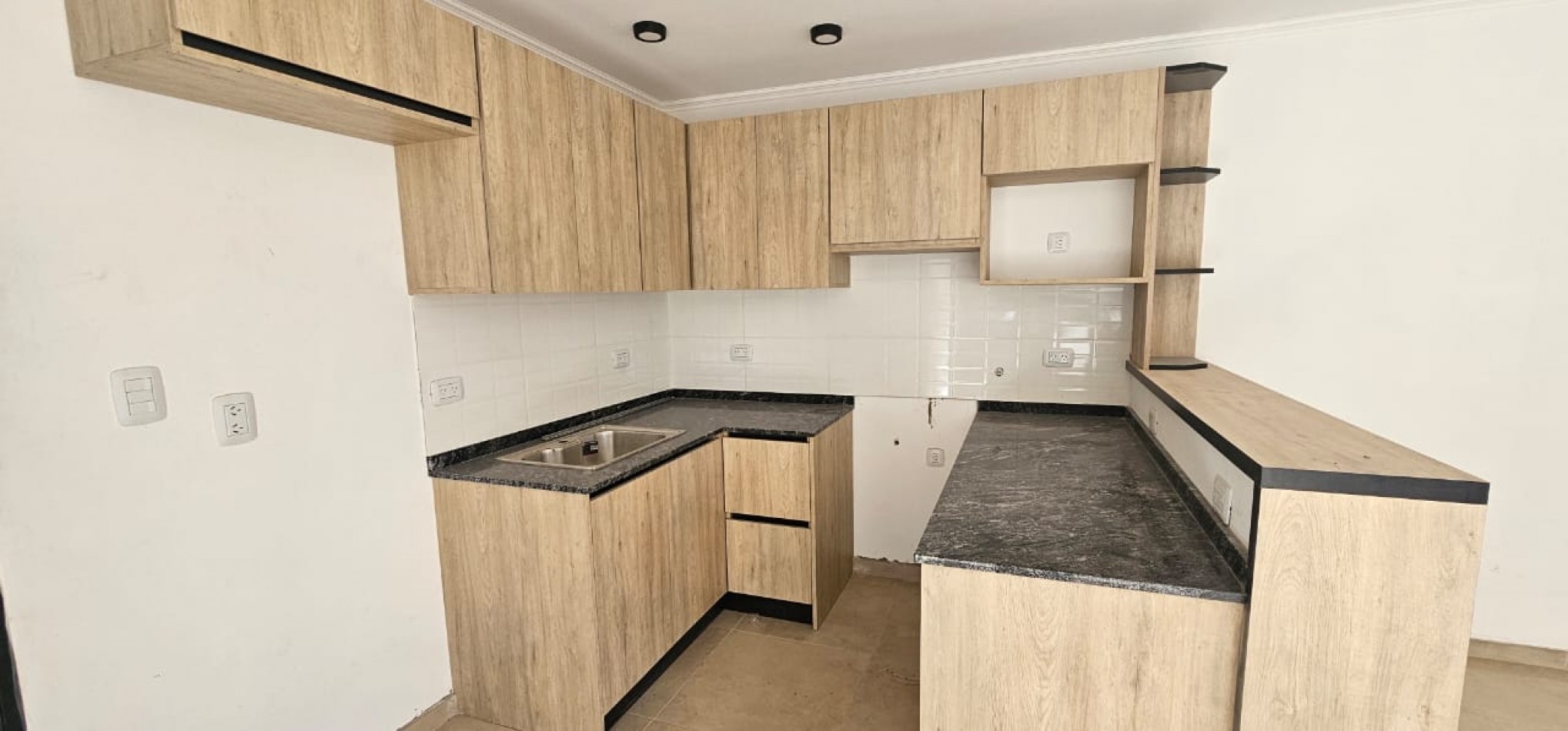 VENTA DEPTO 2 DORMITORIOS, C/COCHERA