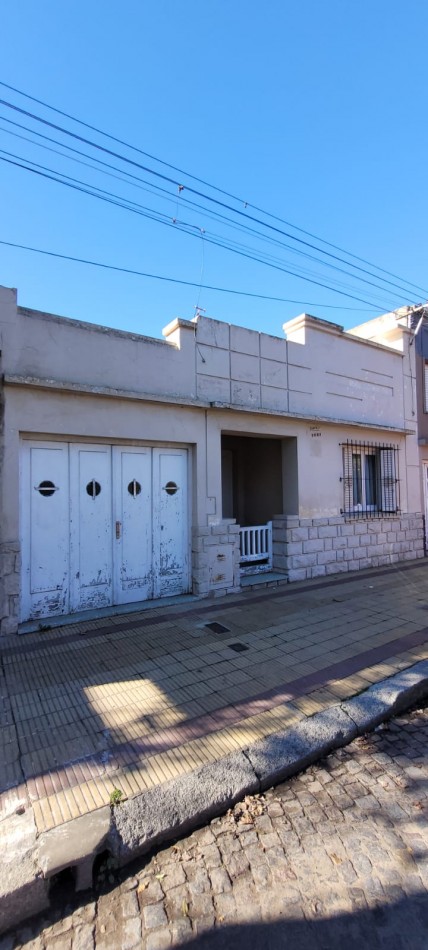 VENTA CASA 3 DORMITORIOS SOBRE LOTE DE 487 MTS