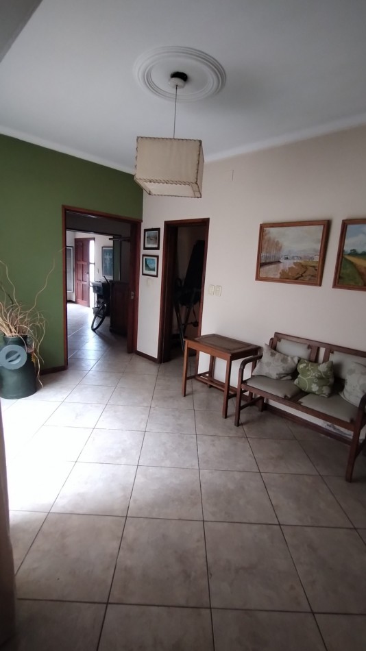 VENTA CASA 5 DORMITORIOS PATIO VERDE CON PILETA