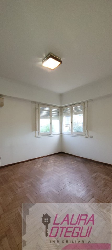 VENTA CASA 5 DORMITORIOS, 3 BAÑOS.